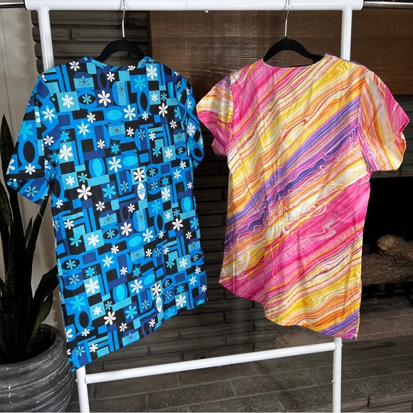 Lot of 2 NWOT nurse scrubs tops size XS - Picture 2 of 4